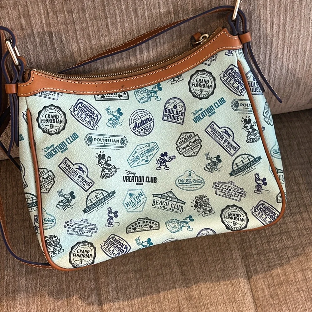 Dooney & Bourke Disney Vacation Club exclusive bag turquoise trimmed in rawhide - Picture 4 of 11
